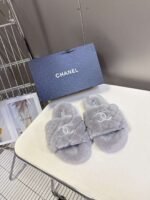 CHANEL The latest autumn and winter slippers are made of soft and warm materials. The lining of the high-end version is made of wool - Image 9