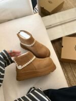 UGG autumn and winter new thick-soled Martin boots Bottom thickness: 5cm - Image 3