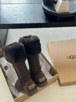 UGG’s new winter boots feature a wool lining. - Image 6