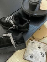 UGG new winter snow boots have a wool lining. - Image 11