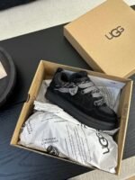 UGG new winter snow boots have a wool lining. - Image 8