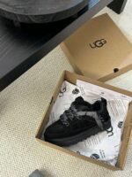 UGG new winter snow boots have a wool lining. - Image 13