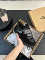 UGG new winter snow boots have a wool lining. - Image 7