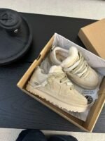 UGG new winter snow boots have a wool lining. - Image 5