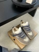 UGG new winter snow boots have a wool lining. - Image 4