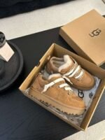 UGG new winter snow boots have a wool lining. - Image 2