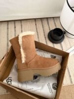 UGG platform foldable snow boots with a heel height of 6.5cm and a wool lining. - Image 6