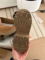 UGG platform foldable snow boots with a heel height of 6.5cm and a wool lining. - Image 5