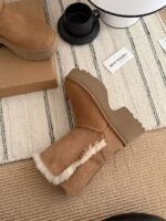 UGG platform foldable snow boots with a heel height of 6.5cm and a wool lining. - Image 2