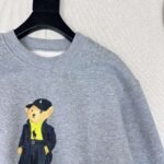 Ralph Lauren’s latest fall/winter collection: a high-quality sweatshirt featuring a bear wearing a coat. - Image 4