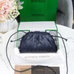 BOTTEGA VENETA Soft lambskin cloud bag, premium version. Dimensions: 23x13x8cm - Image 9