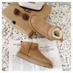 UGG autumn and winter classic mini short boots comfortable short tube - Image 6