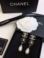 Chanel pearl earrings - Image 5