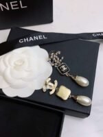 Chanel pearl earrings - Image 6