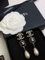 Chanel pearl earrings - Image 4