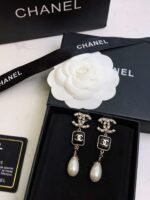 Chanel pearl earrings - Image 3