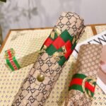 GUCCI fully automatic folding umbrella with black coating effectively blocks 99% of UV rays. - Image 12