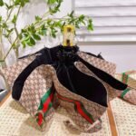 GUCCI fully automatic folding umbrella with black coating effectively blocks 99% of UV rays. - Image 9