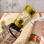 GUCCI fully automatic folding umbrella with black coating effectively blocks 99% of UV rays. - Image 6