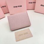 miumiu new short wallet, made of cowhide, size 11.5×10.3cm - Image 8