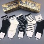DIOR Men’s and Women’s Same Style Socks, made of pure cotton, with a quality of 5 pairs per box - Image 6