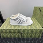 GUCCI  canvas shoe