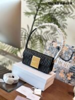 Dior The single shoulder bag - Image 11