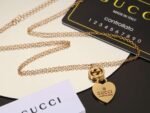 GUCCI New heart-shaped peach necklace