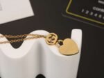 GUCCI New heart-shaped peach necklace - Image 2