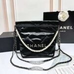 CHANEL pearl chain bag