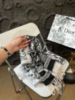 DIOR Autumn and Winter Scarf - Image 9