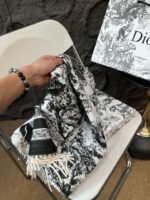 DIOR Autumn and Winter Scarf - Image 7