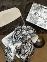DIOR Autumn and Winter Scarf - Image 5