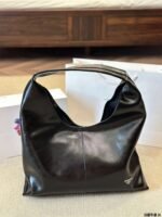 PRADA Soft leather shoulder bag cowhide material - Image 8