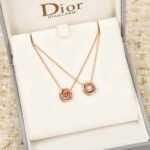 DIOR The high-end version of the rose necklace is made entirely of 925 silver and electroplated with thick gold