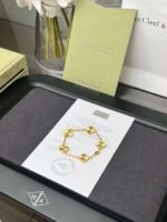 Van Cleef & Arpelsvca gold laser five-flower bracelet - Image 2