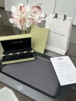 Van Cleef & Arpelsvca gold laser five-flower bracelet - Image 7