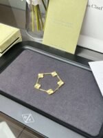 Van Cleef & Arpelsvca gold laser five-flower bracelet - Image 4