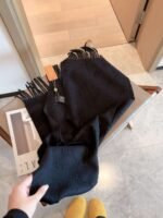 GUCCI New scarf - Image 6