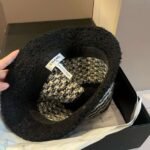 Chanel winter wool hat - Image 8