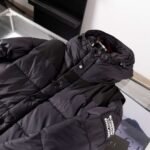 Burberry detachable hood long sleeve winter down jacket for men and women - Image 9