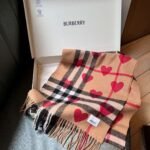 Burberry scarf Classic cashmere♥️heart 30x168cm 100% wool blend - Image 7