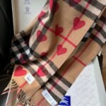 Burberry scarf Classic cashmere♥️heart 30x168cm 100% wool blend - Image 2