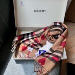 Burberry scarf Classic cashmere♥️heart 30x168cm 100% wool blend