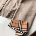 Burberry classic warhorse logo embroidered cardigan Knitted sweater coat - Image 3