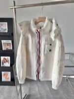 Moncler Solid color hooded short warm down jacket