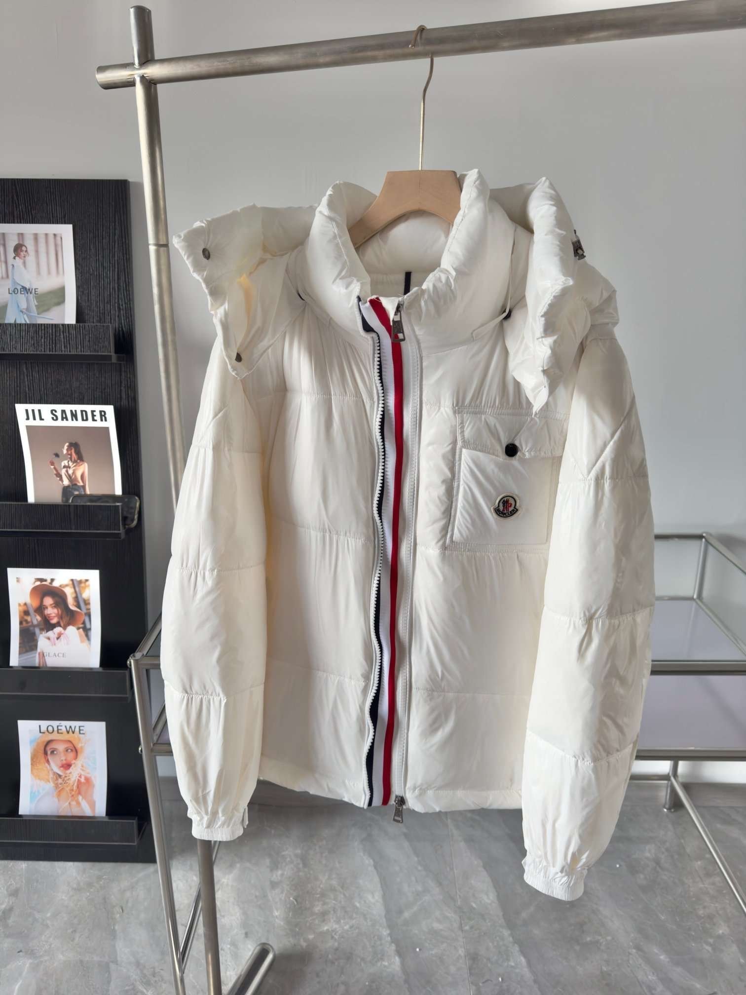 i1730298755_5137_11.jpg Moncler Solid color hooded short warm down jacket - Image 1