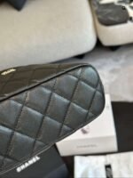 Chanel Handbag 18cm - Image 15