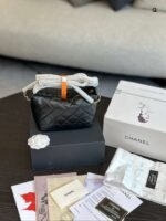 Chanel Handbag 18cm - Image 11