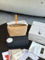 Chanel Handbag 18cm - Image 8